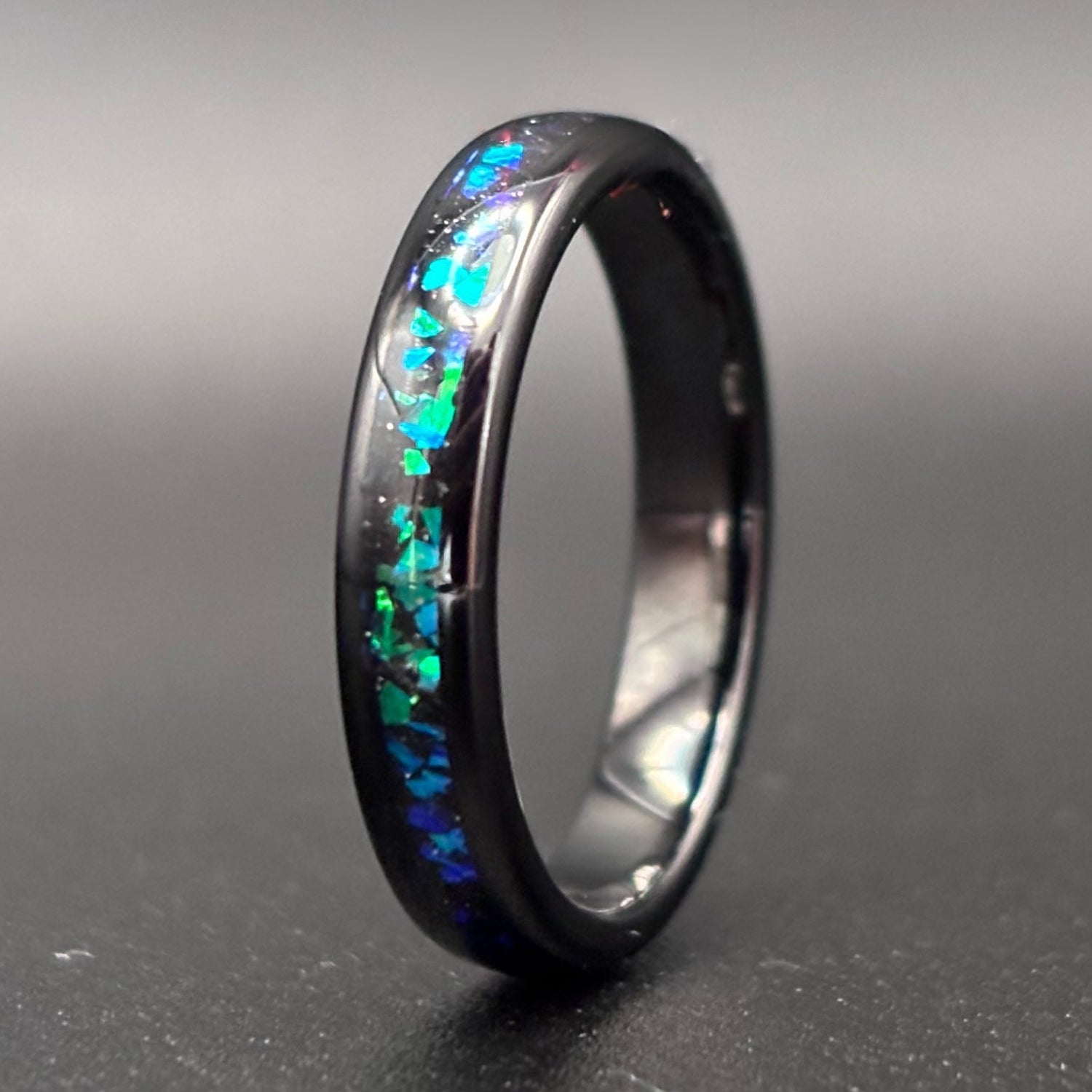 Wolframring mit blau-grünem Opal – 4 mm