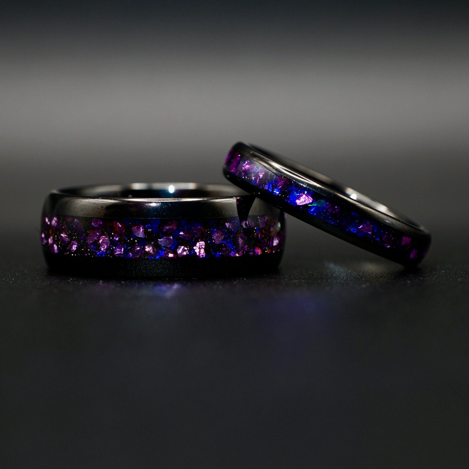 Wolframring mit lila Opal – 4 mm/8 mm