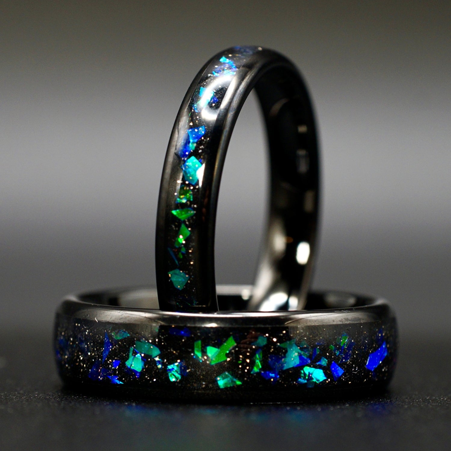 Wolframring mit blau-grünem Opal – 4 mm/6 mm