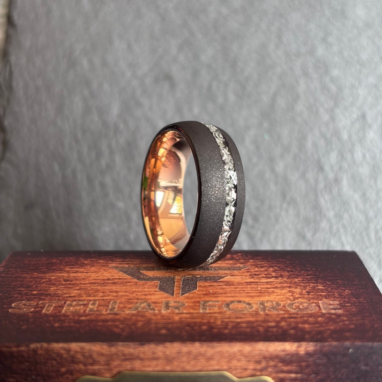 Schwarzer Meteoritenring mit Roségold 8mm, Verlobungsring, Eheringe, Trauringe, Ring