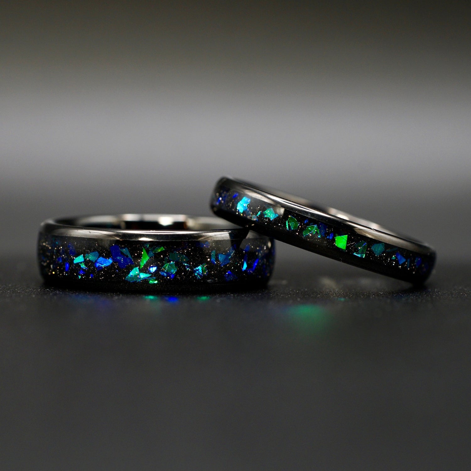 Wolframring mit blau-grünem Opal – 4 mm/6 mm