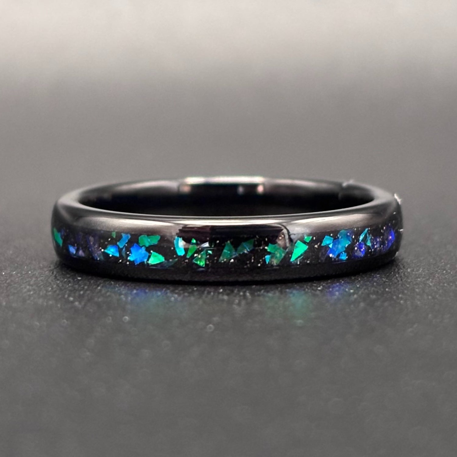 Wolframring mit blau-grünem Opal – 4 mm