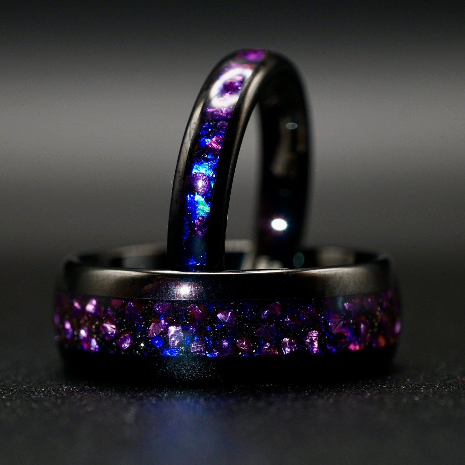 Wolframring mit lila Opal – 4 mm/8 mm