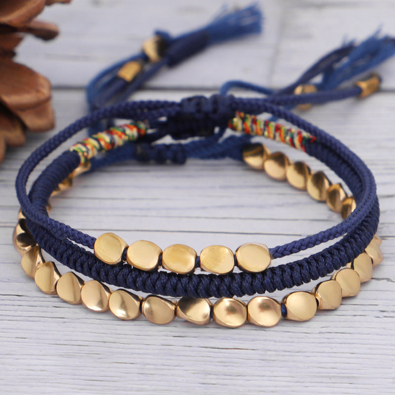 Geflochtenes Armband mit goldenen Perlen – Unisex
