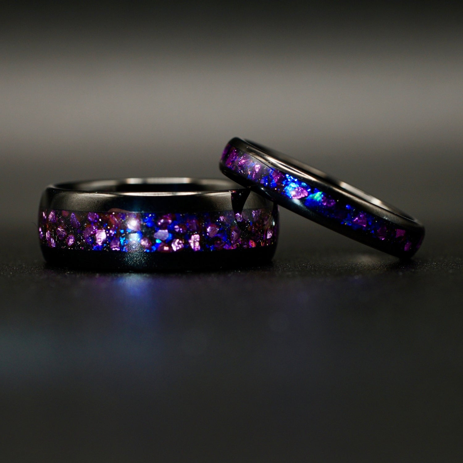 Wolframring mit lila Opal – 4 mm/8 mm