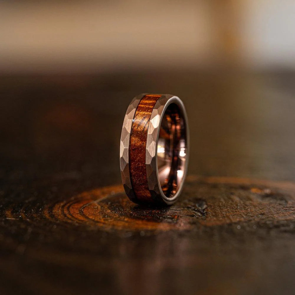 Goldener Wolframring mit Weinfass-Holz 8 mm, Verlobungsring Damen, Eheringe, Trauringe, Ring