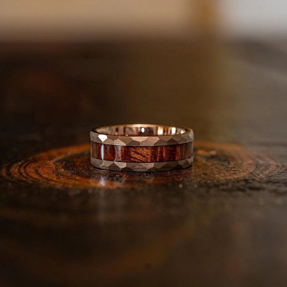 Goldener Wolframring mit Weinfass-Holz 8 mm, Verlobungsring Damen, Eheringe, Trauringe, Ring