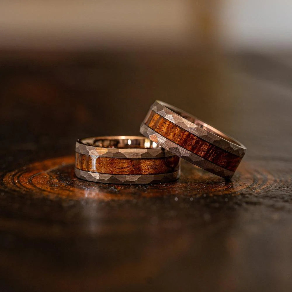 Goldener Wolframring mit Weinfass-Holz 8 mm, Verlobungsring Damen, Eheringe, Trauringe, Ring