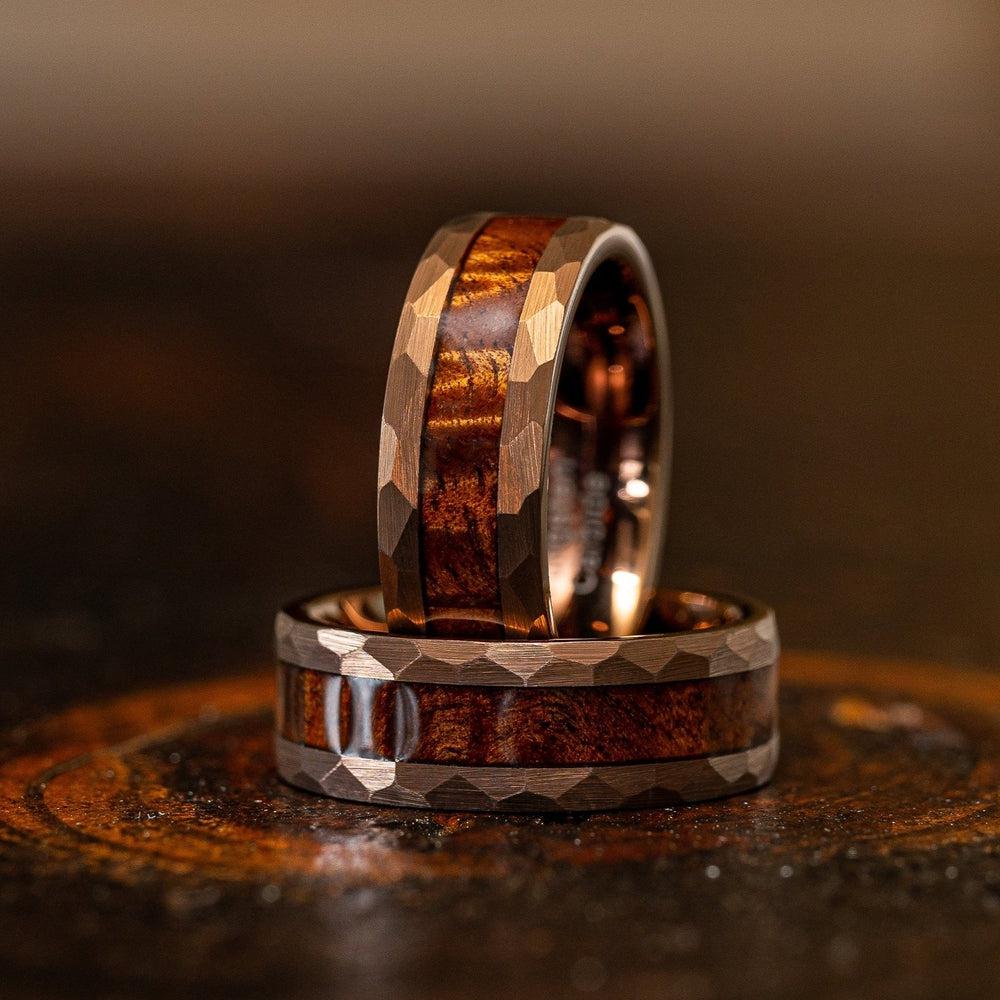 Goldener Wolframring mit Weinfass-Holz 8 mm, Verlobungsring Damen, Eheringe, Trauringe, Ring