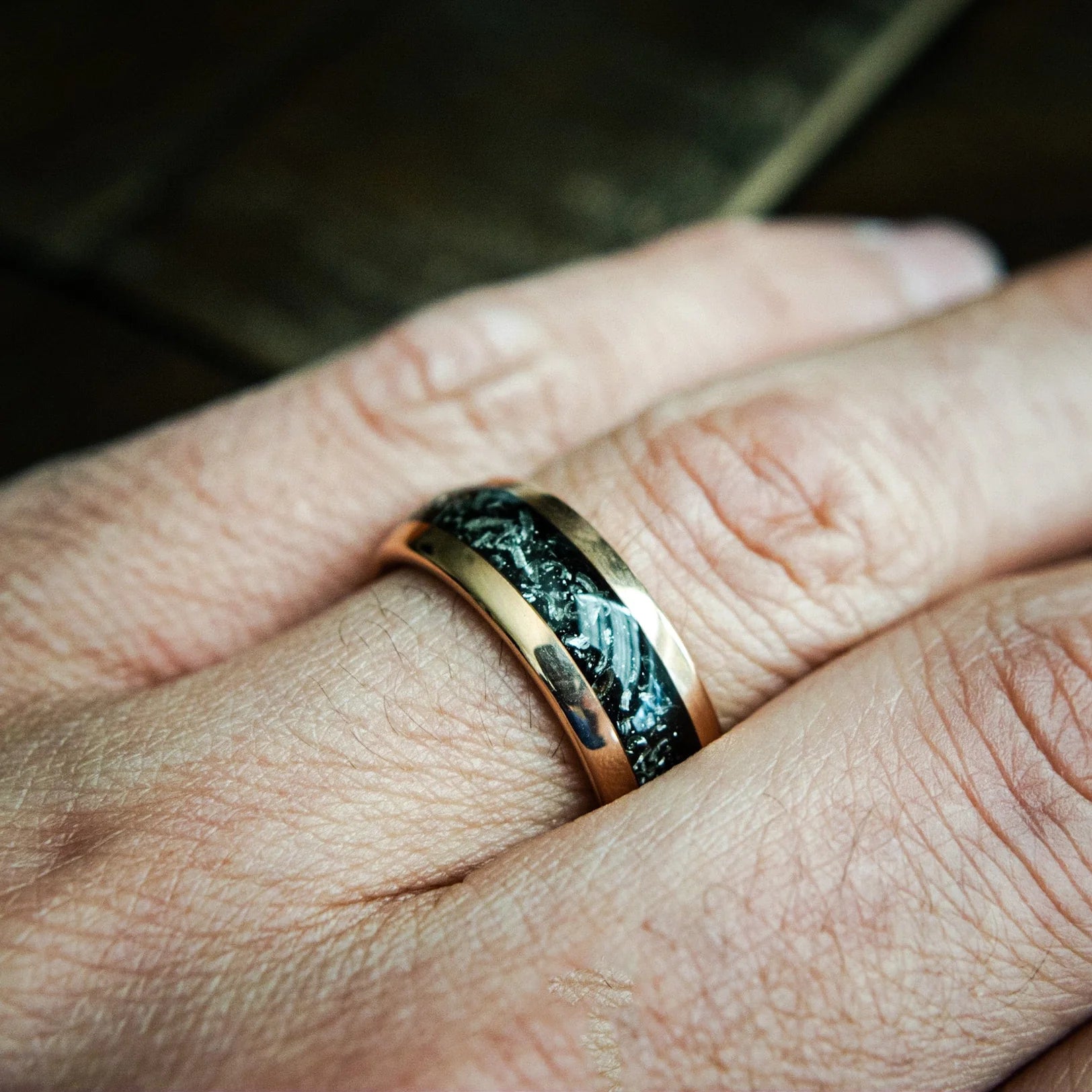 Meteoritenring Roségold mit schwarzer Kosmischer Inlay – 8 mm