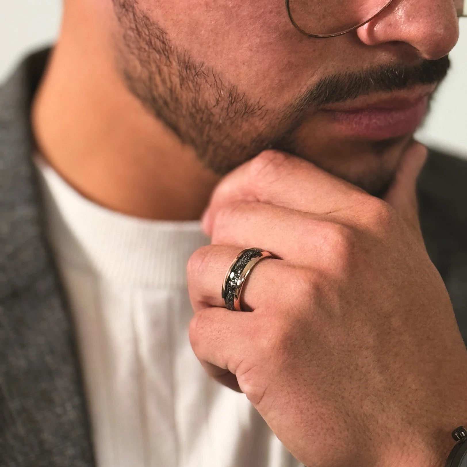 Meteoritenring Roségold mit schwarzer Kosmischer Inlay – 8 mm