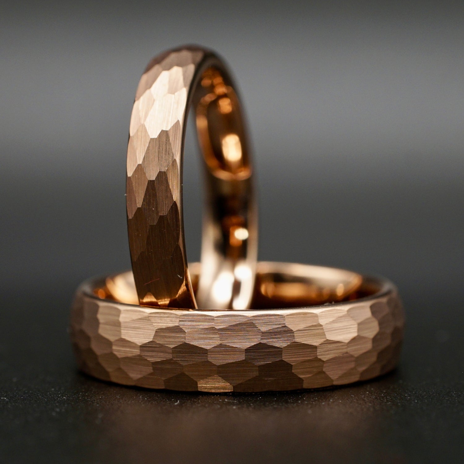Goldener gehämmerter Wolframring mit Rosegold 4mm/6mm