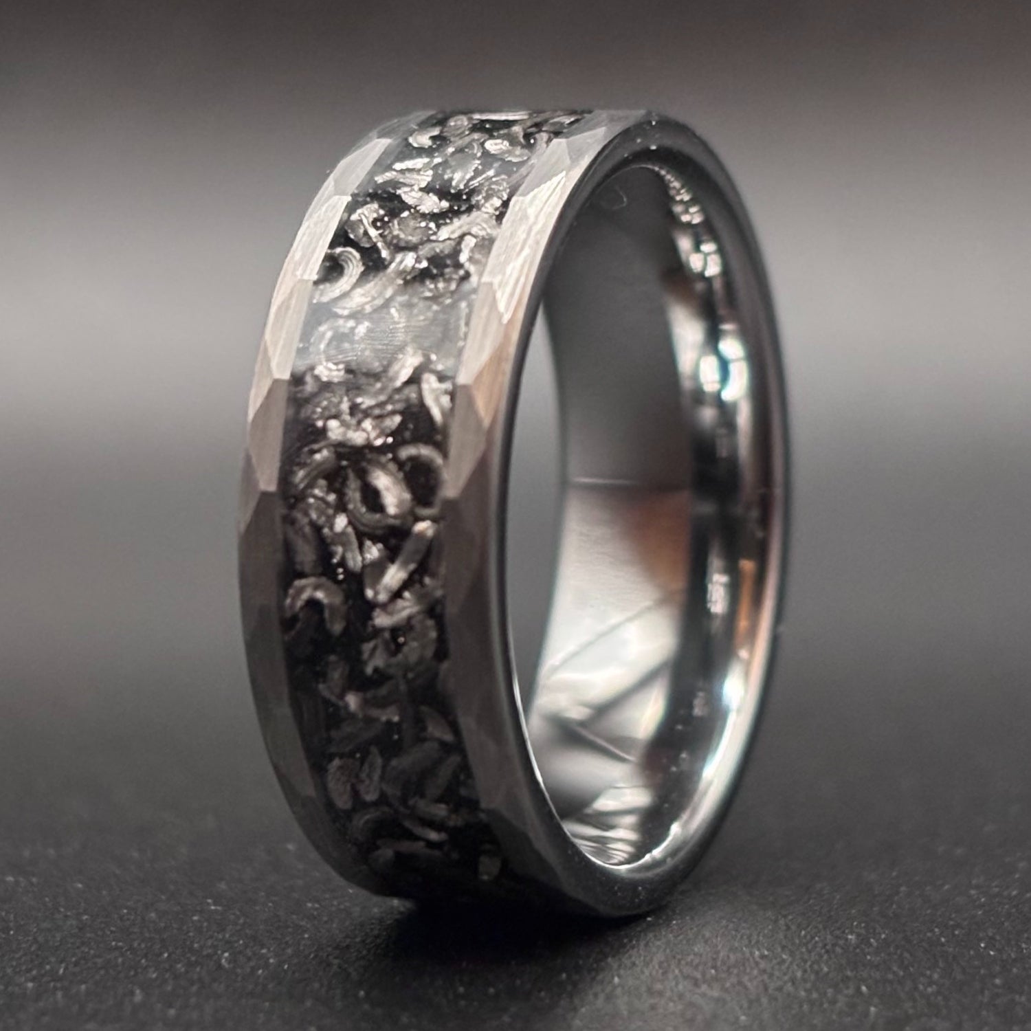 Silbernes Ring mit Meteoriteneinlage 8 mm