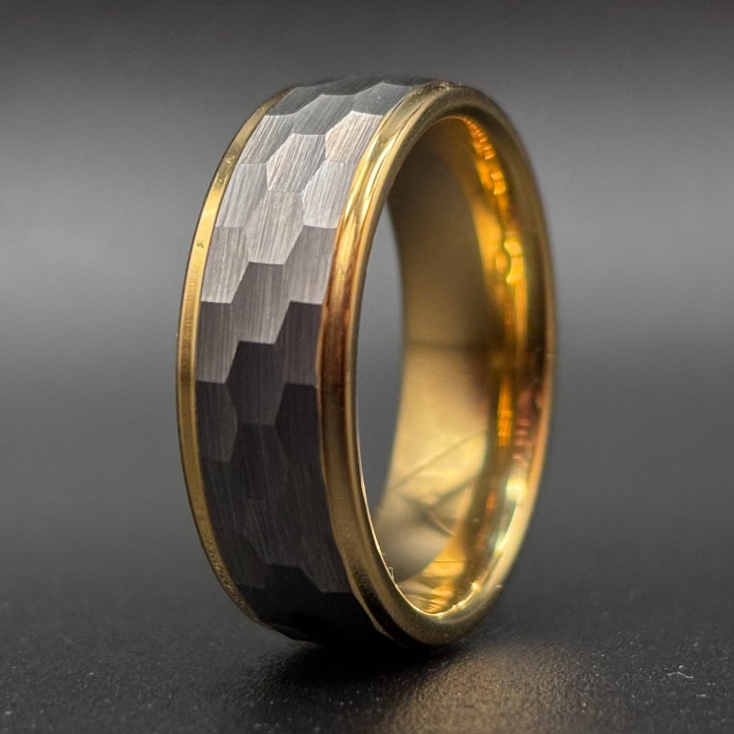 Breiter Silberner Wolframring 8 mm – Langlebig mit Goldplattierter Innenband.