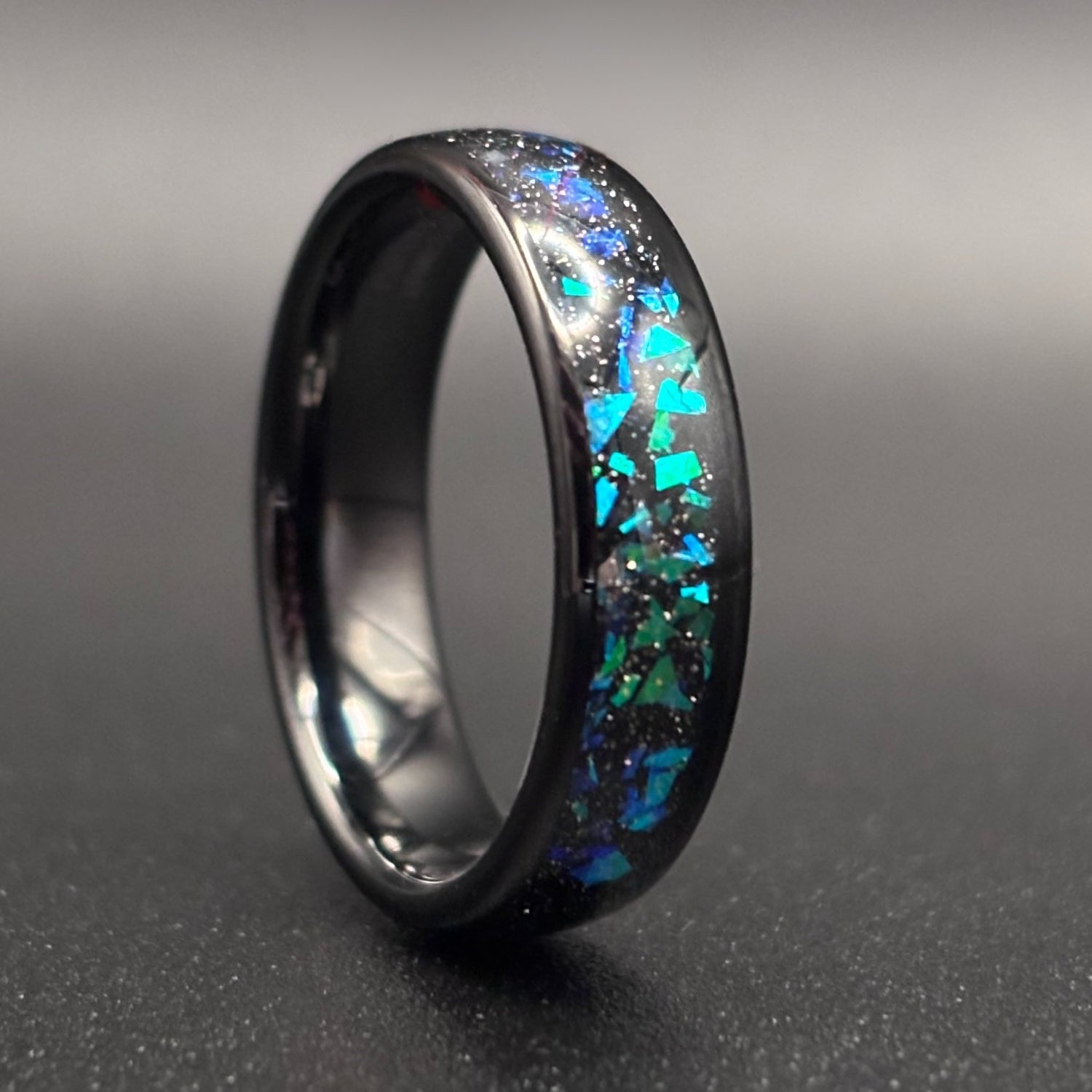 Wolframring mit blau-grünem Opal – 4 mm/6 mm