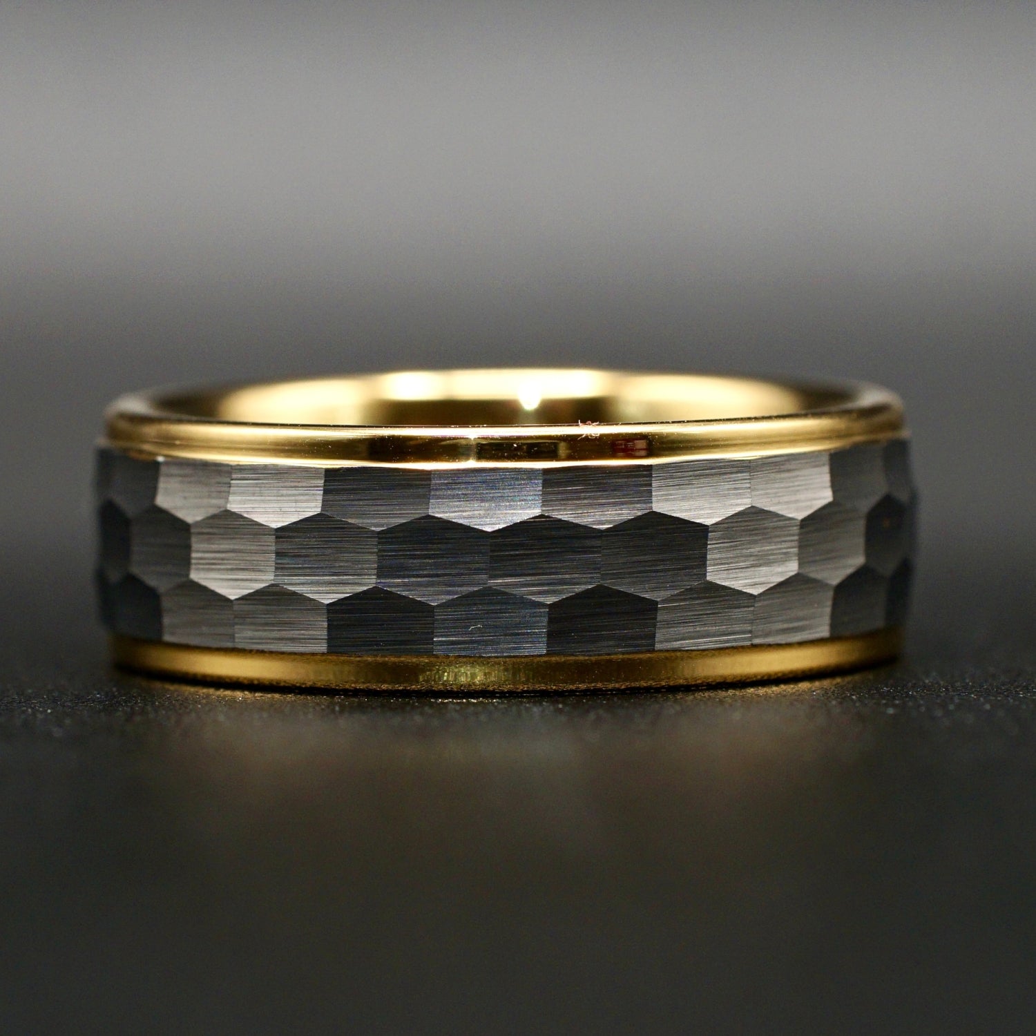 Breiter Silberner Wolframring 8 mm – Langlebig mit Goldplattierter Innenband.