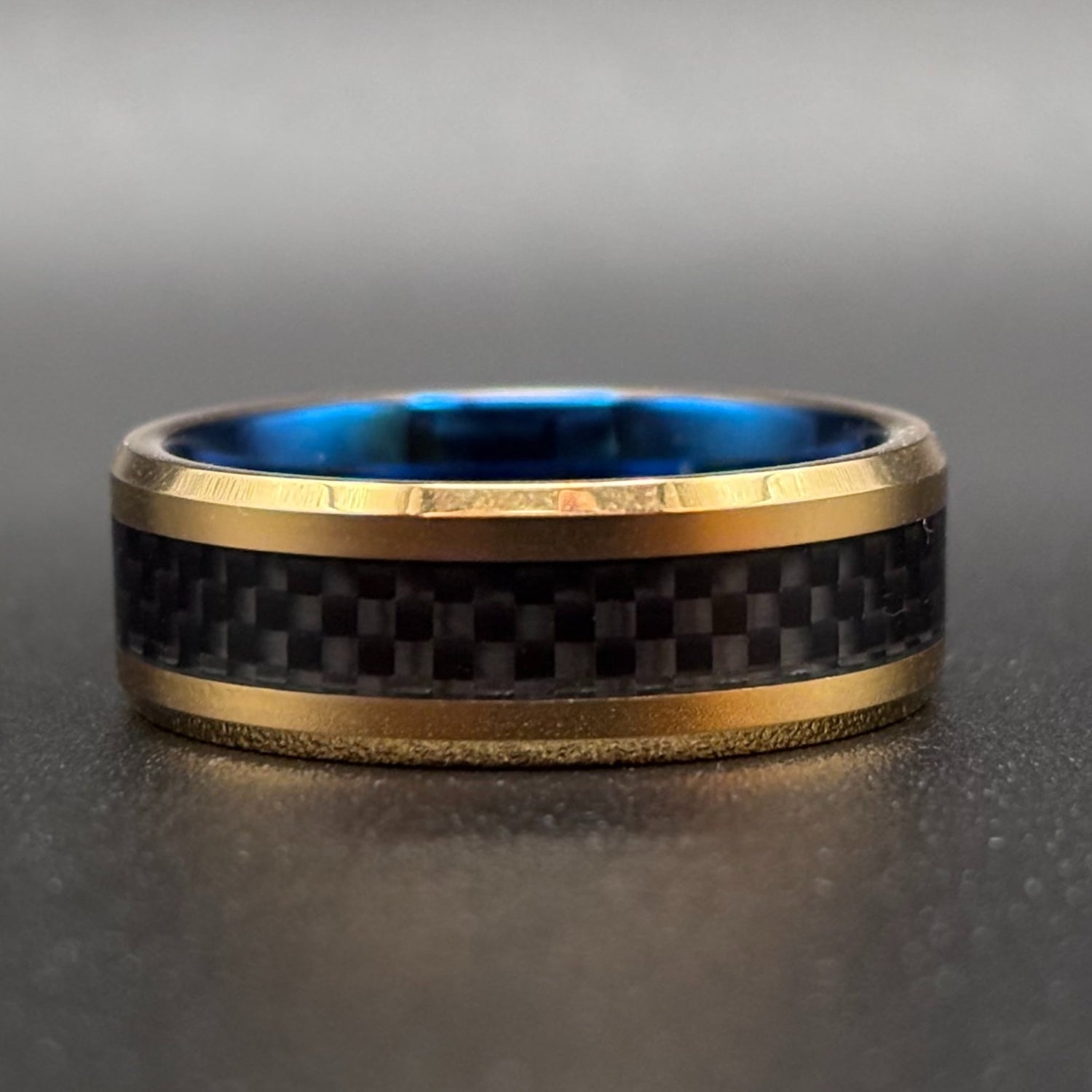 Herrenring aus Wolframstahl mit Carbon – 8 mm