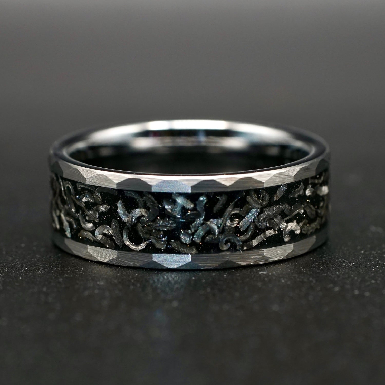 Silbernes Ring mit Meteoriteneinlage 8 mm