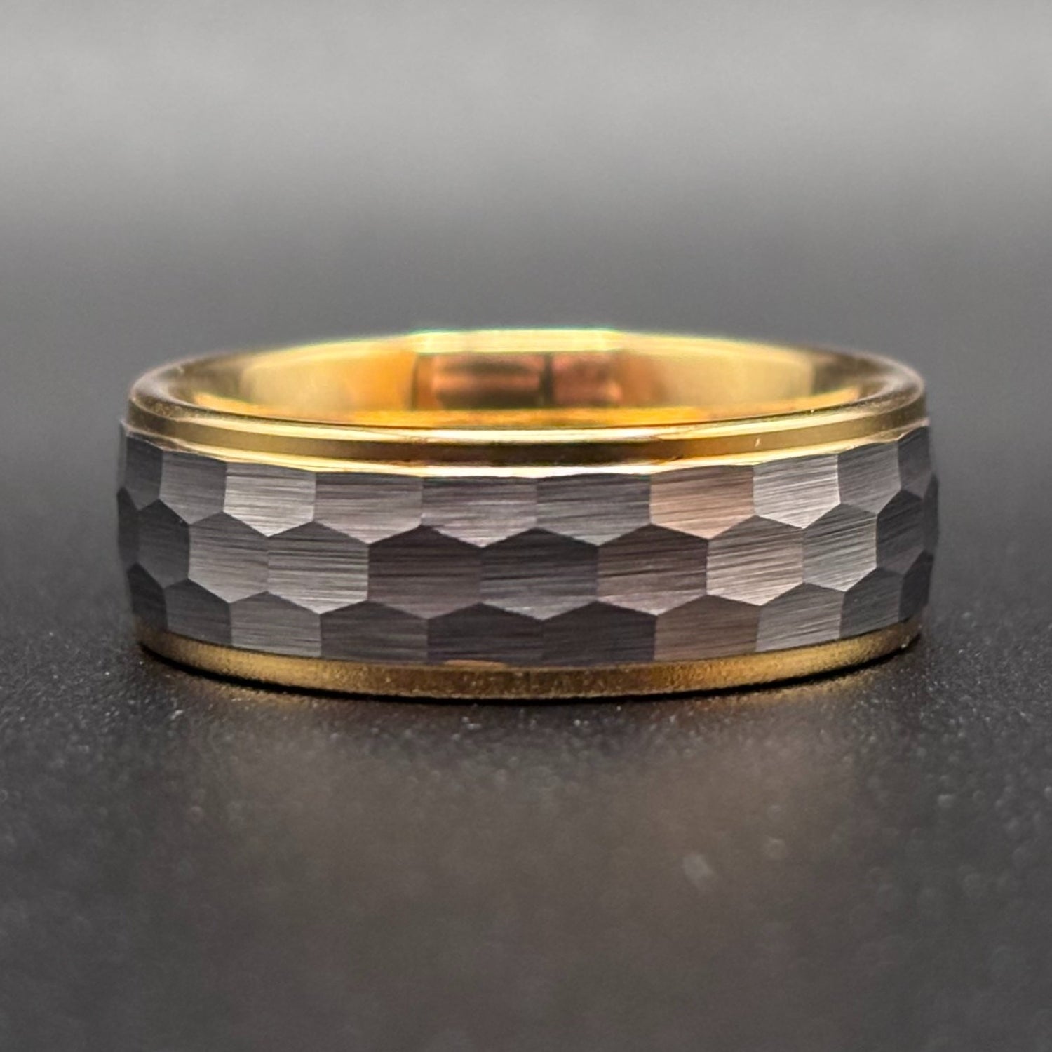 Breiter Silberner Wolframring 8 mm – Langlebig mit Goldplattierter Innenband.