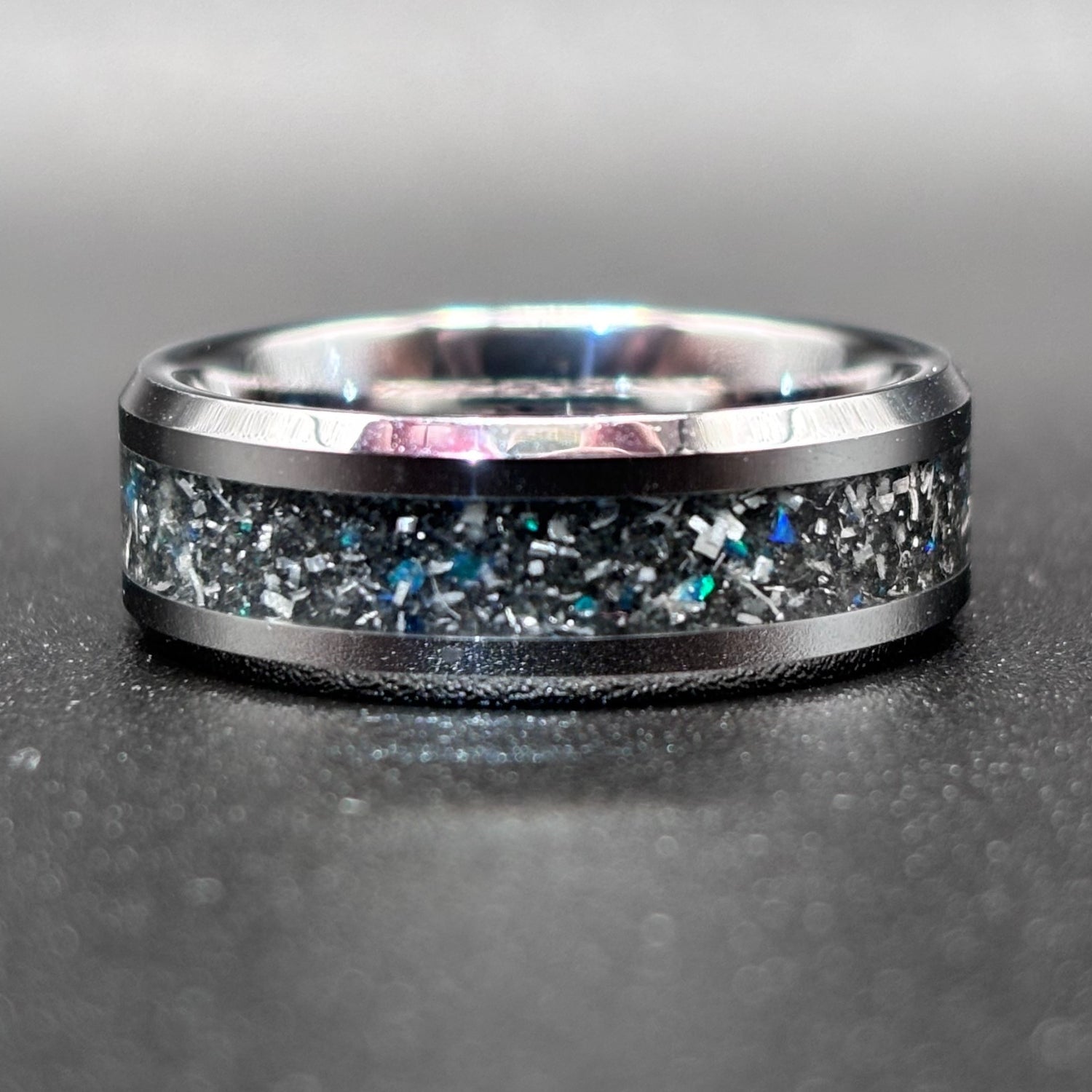 Silbernes Ring mit Meteorit und Opal – Nachleuchtend 8 mm