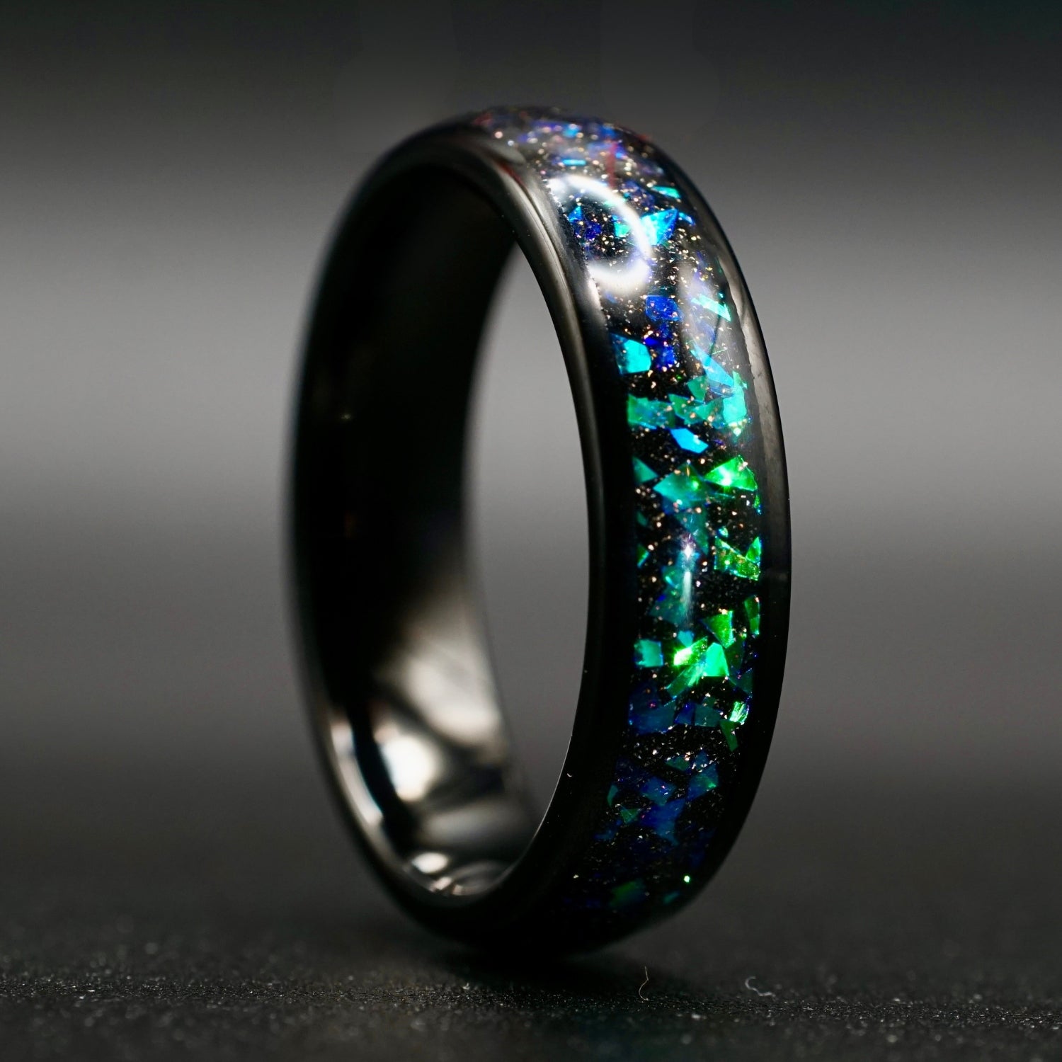 Wolframring mit blau-grünem Opal – 6 mm