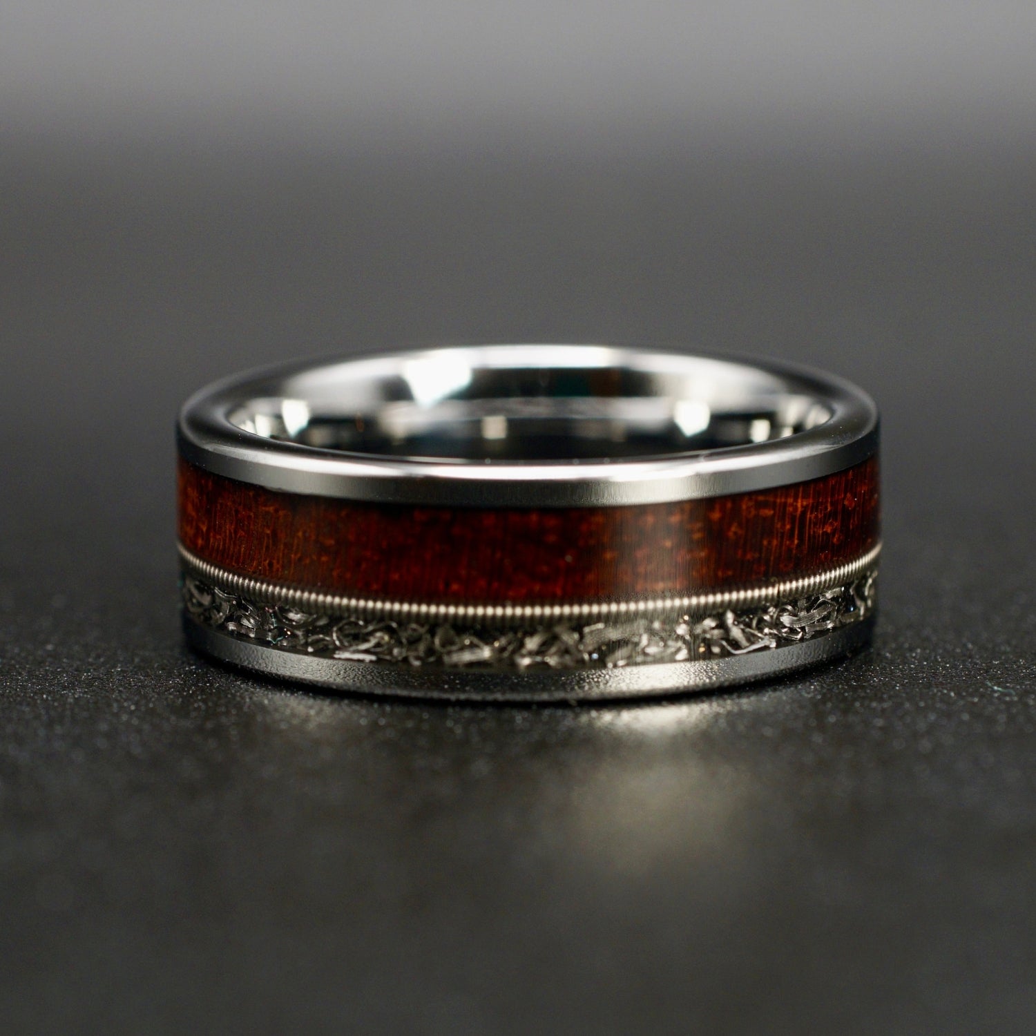 Silbernes Wolfram Ring mit Holz, Meteorit & Gitarrensaite 8 mm
