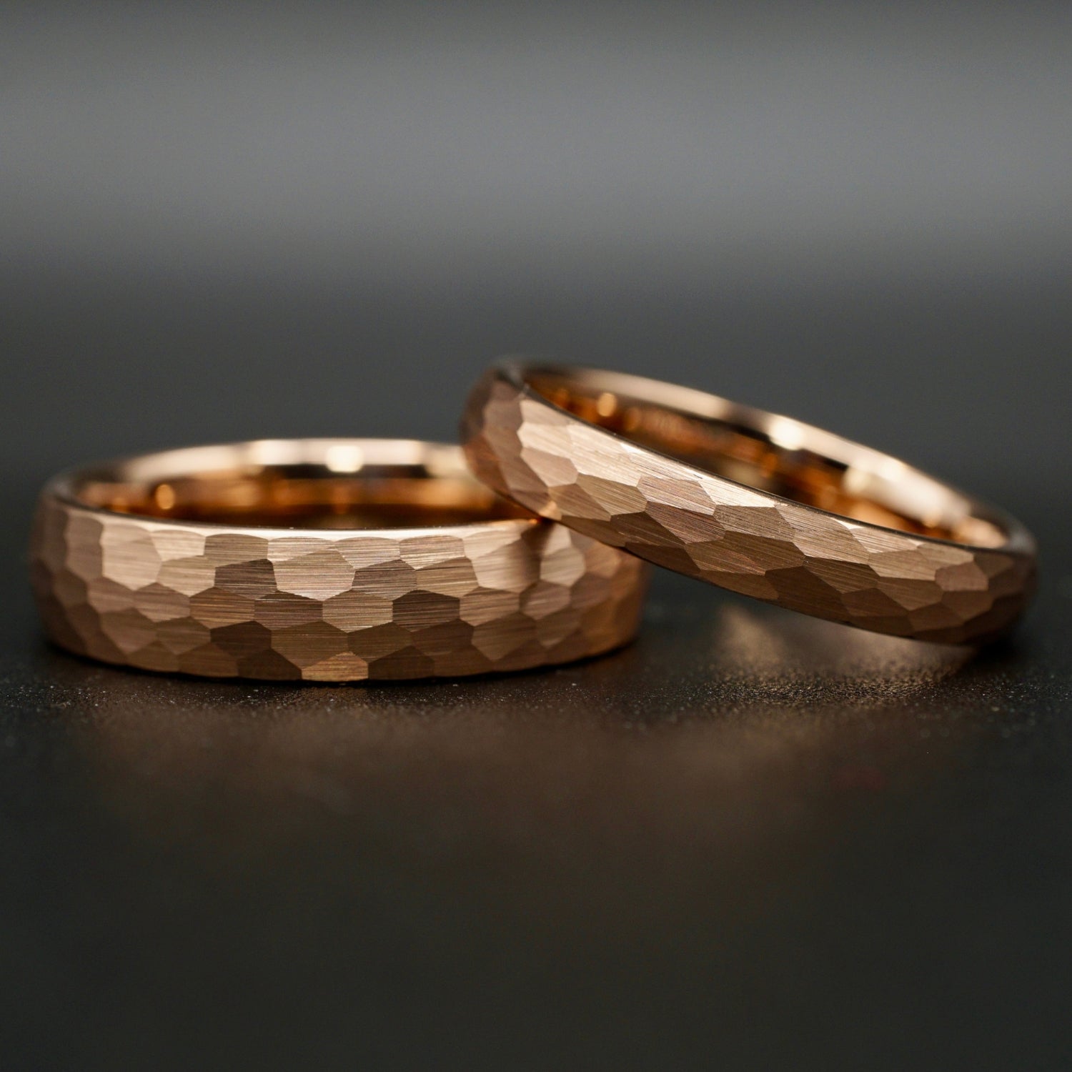 Goldener gehämmerter Wolframring mit Rosegold 4mm/6mm