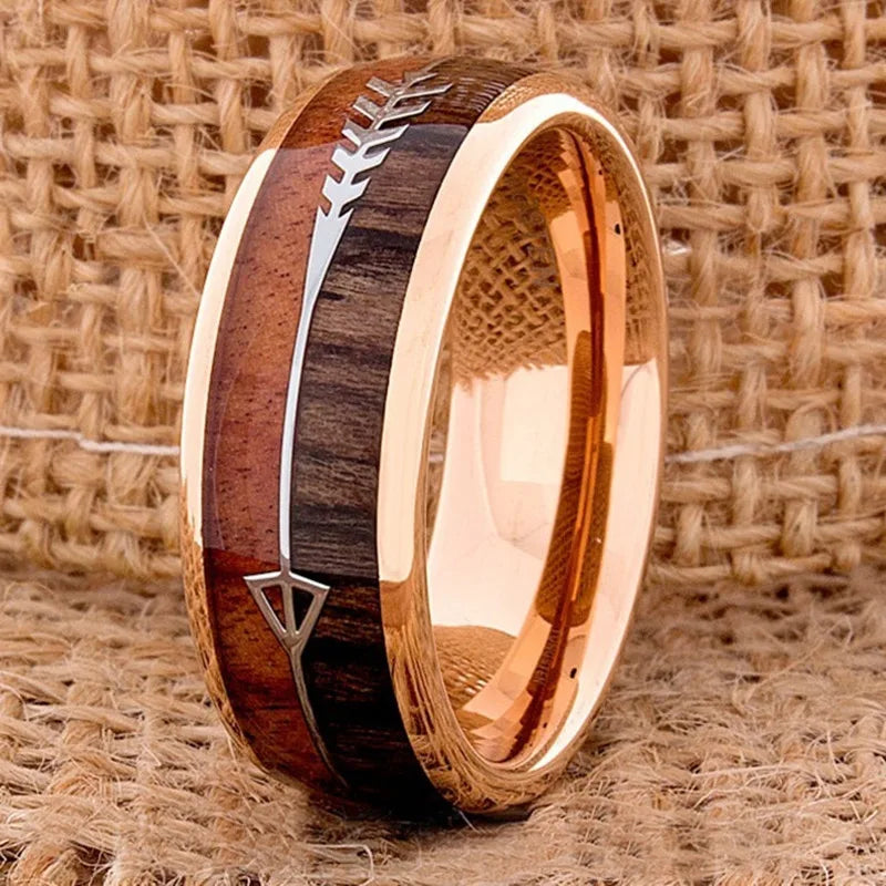 Rosegoldener Wolframring mit Holzeinlage und Pfeilmotiv 8mm