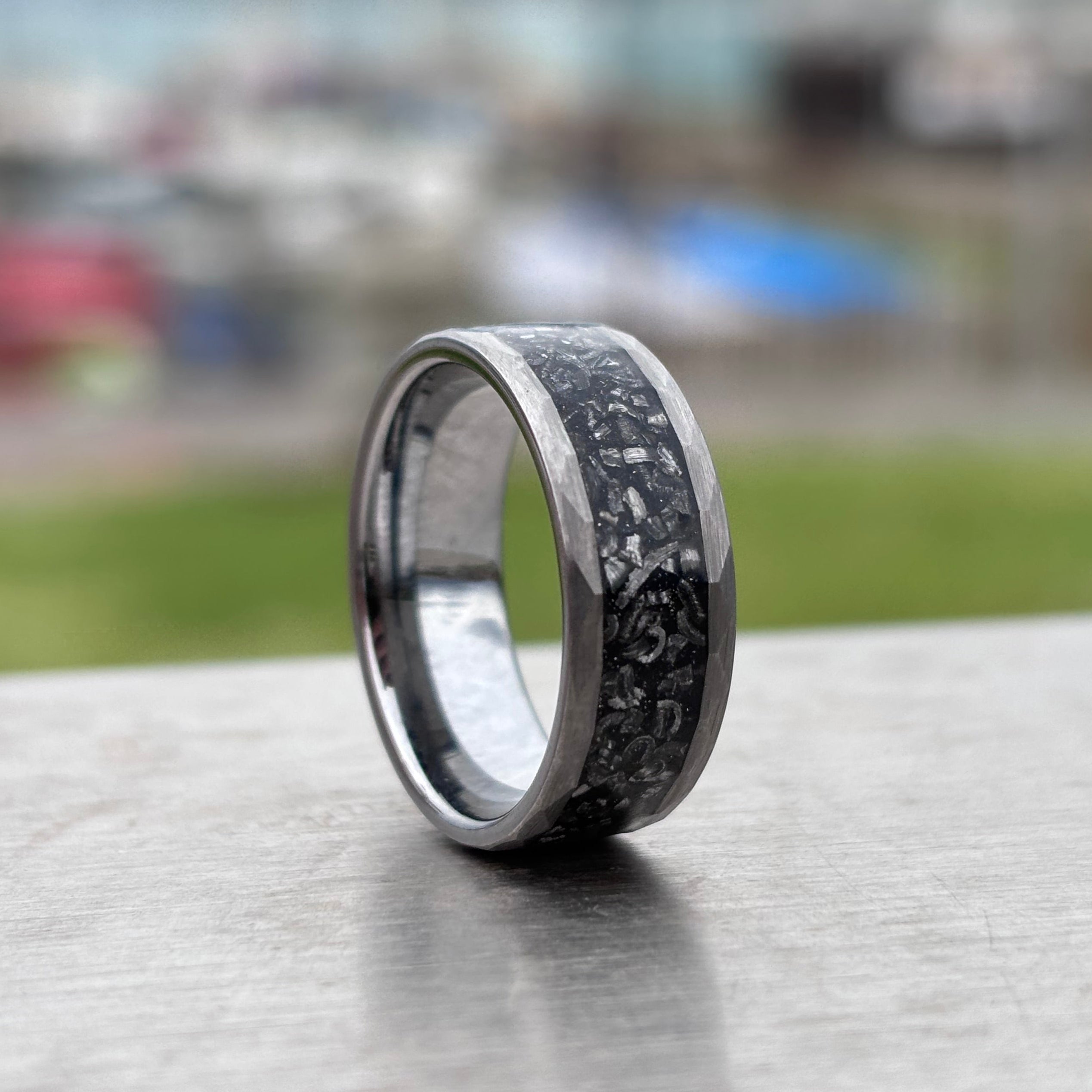Graphitfarbener Ring mit Meteoriteneinlage 8 mm