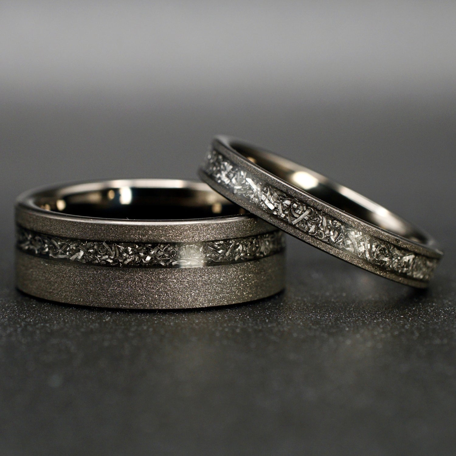 Schwarzer Meteoritenring 4mm / 8mm