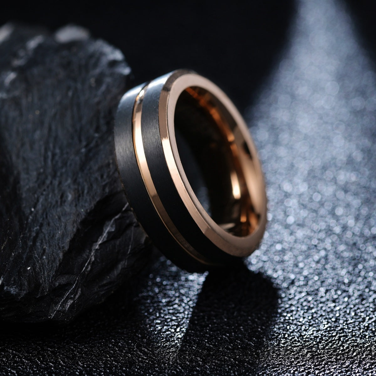 Herren-Wolframstahl-Ring in Roségold und Schwarz, 8 mm.