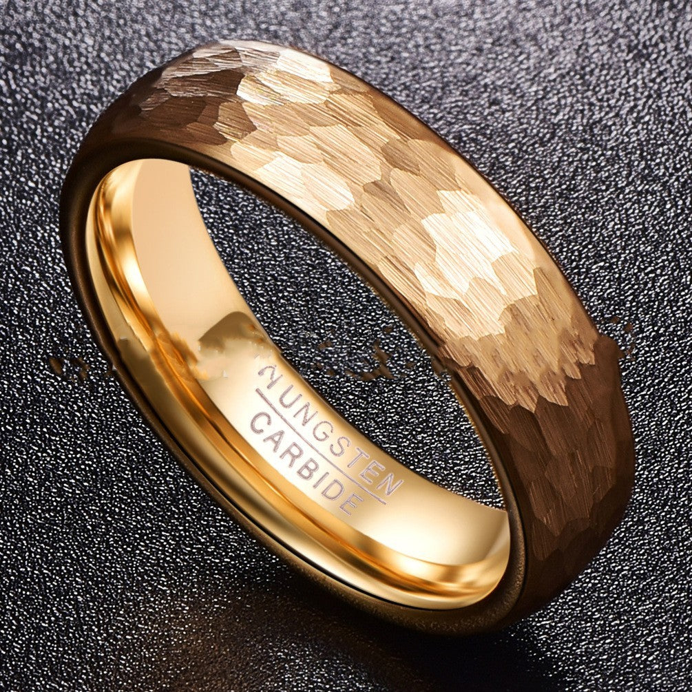 Handgefertigter Ring aus Gelbgold und gehämmertem Wolfram – 18K Gelbgold-Trauring, Herren-Verlobungsring, gehämmerter Ring, goldener Wolframring, Herren-Trauring, 6 mm