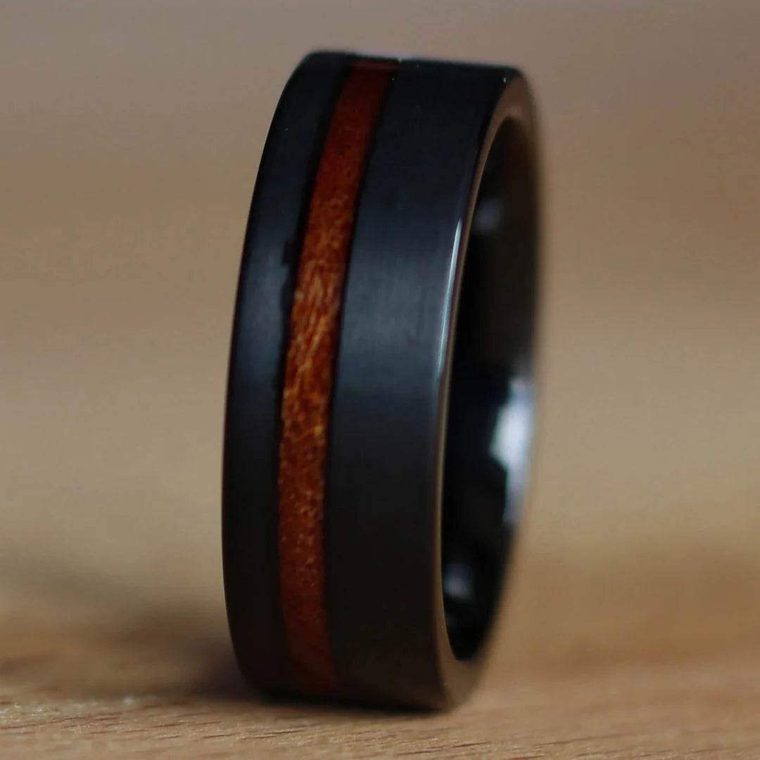 Schwarzer Wolframcarbid Ring mit Holzeinlage 8mm